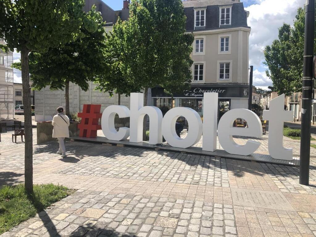 Studio Centre Ville Avec Parking Prive Cholet Exterior foto